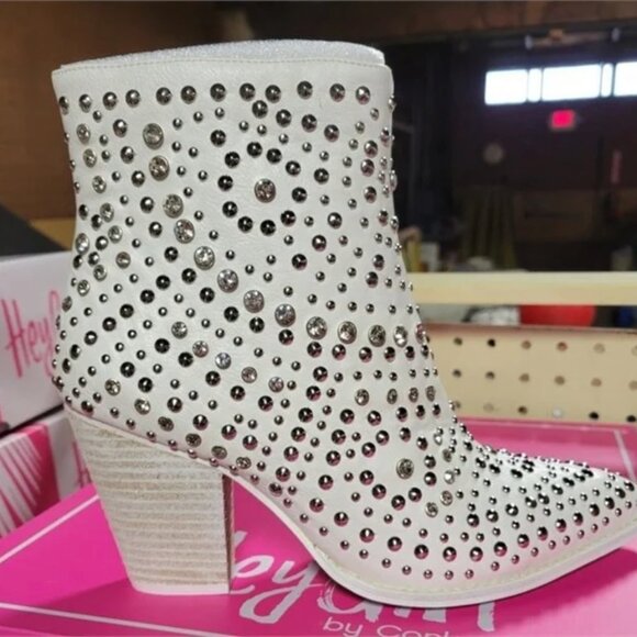 Hey Girl White Bling Line Dance Ankle Boots sz 8 - Picture 2 of 3